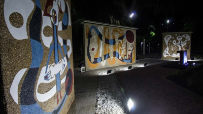 Raúl Monsegur y su impronta en Resistencia: murales de la plaza 25 de Mayo