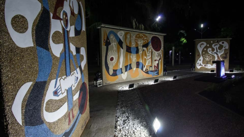 Raúl Monsegur y su impronta en Resistencia: murales de la plaza 25 de Mayo