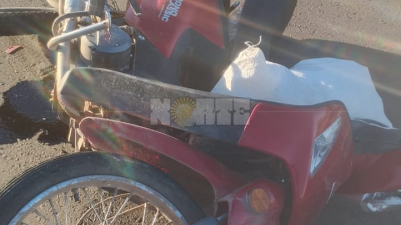Dos motocicletas chocaron en la Ruta Nacional 16: tres personas heridas