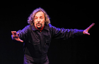 "El teatro está vivito y coleando, propone pasarla bien y reflexionar"