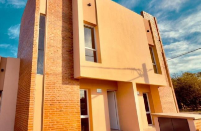 Zdero entregó viviendas en el barrio Santa Rita de Sáenz Peña