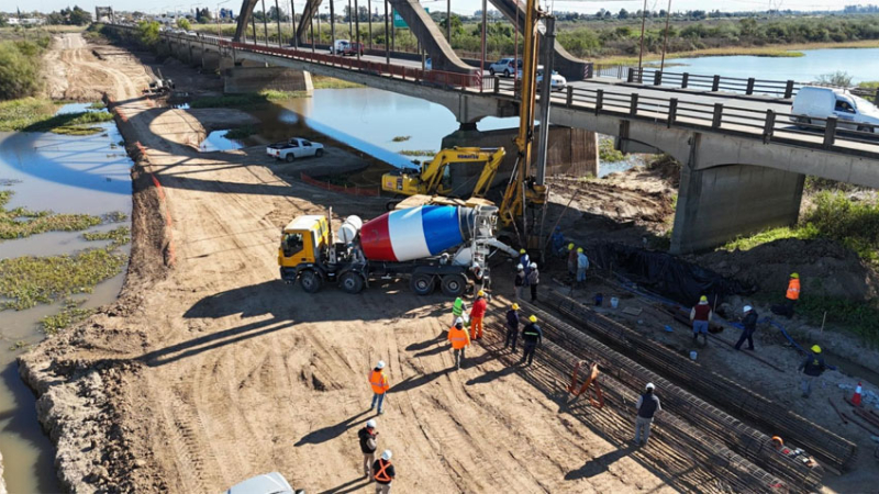 Avanzan las obras y ya fueron hormigonadas las tres primeras columnas