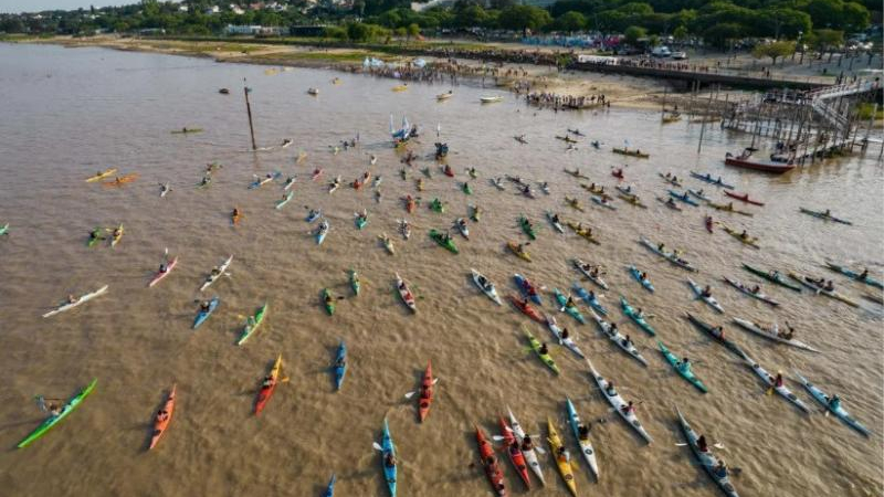Desde el NEA, Remar Contracorriente lleva mensaje ambientalista a costas brasileñas
