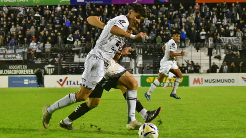 Chaco For Ever no pudo con Chacarita y empataron sin goles
