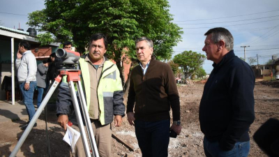Avance de obra escolar y plan de pavimentación en Charata