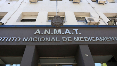 Prohíben un suplemento dietario, un queso cremoso y productos médicos