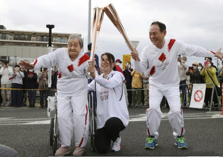 japoneses100b.jpg
