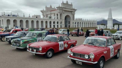 El Parque de la Democracia recibe a las 124 tripulaciones del Turismo Histórico