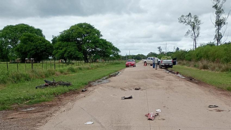 Fuerte choque entre una camioneta y moto en Margarita Belén