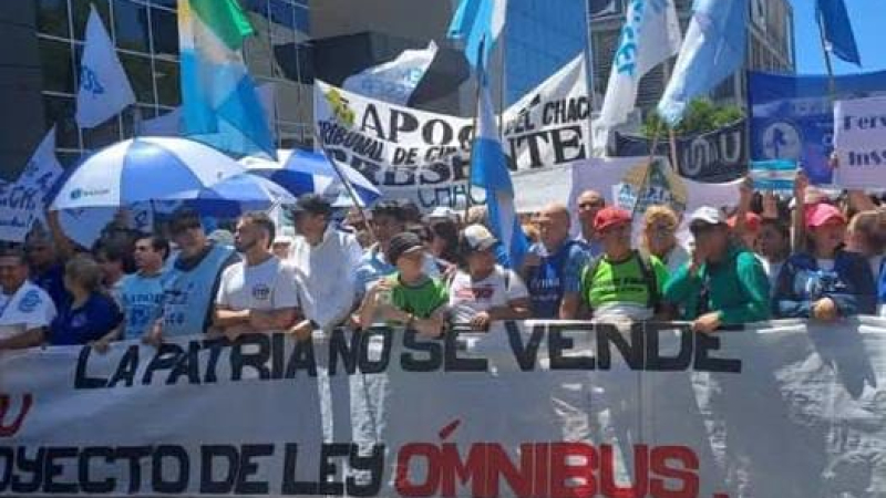 Convocan a manifestarse en contra de Javier Milei este sábado