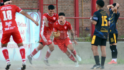 Estudiantes fue muy superior, pero sufrió para vencer a Central Benítez