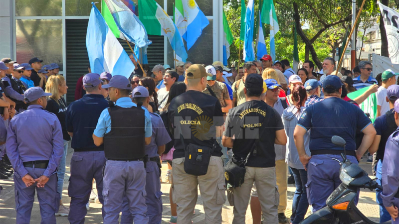 Contramarcha en Resistencia: ciudadanos no pueden acercarse al acto de Milei