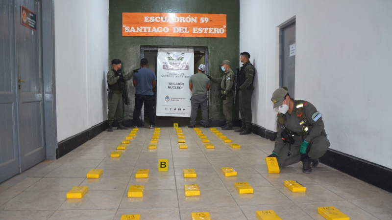 Viajaban con 46 kilos de cocaína ocultos en una caja y envueltos en sábanas