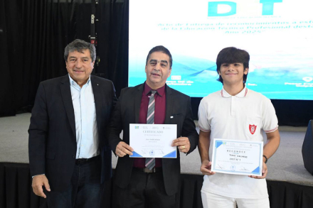 entrega-reconocimientos_educacion-tecnica-(2).jpg