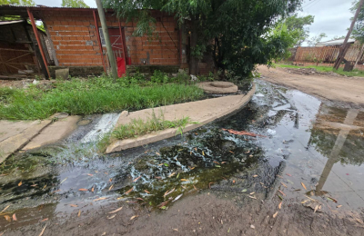 Villa Itatí ante la desgracia de que cada lluvia deja calles anegadas por días