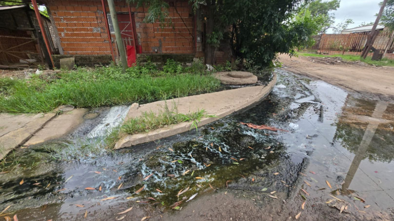 Villa Itatí ante la desgracia de que cada lluvia deja calles anegadas por días