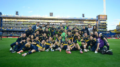 Festejo loco del "Xeneize", que celebró por partida triple en el Superclásico