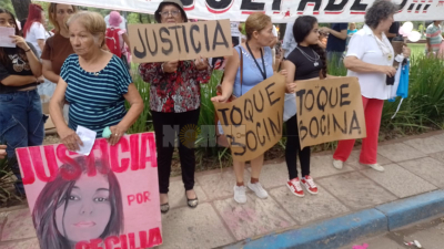 "Queremos el veredicto hoy", aseguraron los vecinos que se concentran frente al CEJ