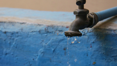 Entre cortes, calor y baja presión: el barrio Güiraldes estuvo sin agua
