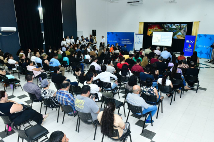 acto de entrega de certificados de las prestaciones _Inserción Laboral y Experiencia Profesional_ y _Mejora Continua_ de la Subsecretaria de Empleo (3).jpg