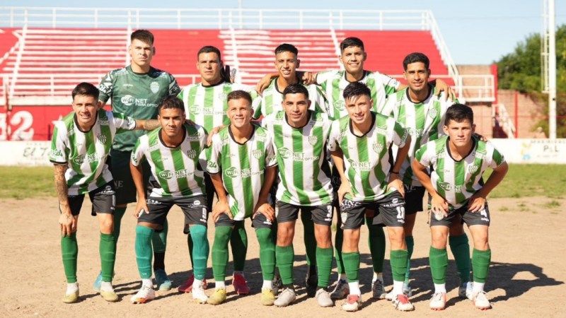 Defensores goleó 4-0 a Itatí y se aseguró el primer puesto