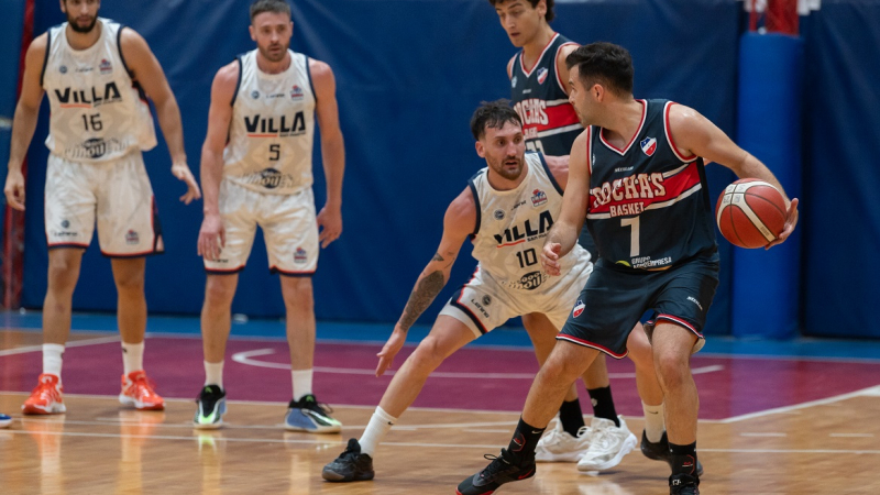 En un juego cambiante y 50% en triples, Villa San Martín se hizo fuerte en Colonia Caroya