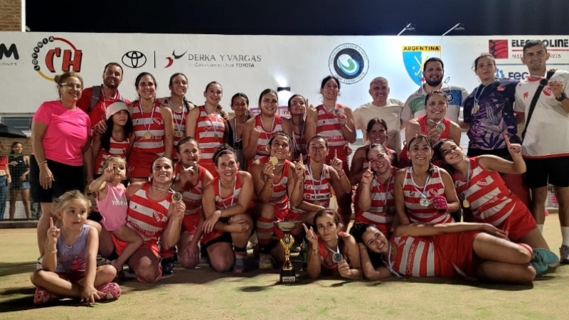 Hockey: las Damas B de Regatas se coronaron campeonas del Oficial 2025