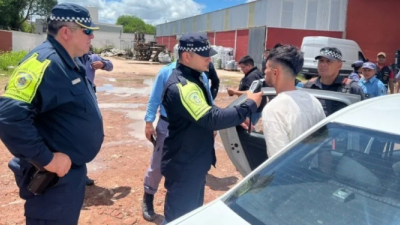 Atropelló a dos gendarmes porque llevaba casi 100 kilos de cocaína