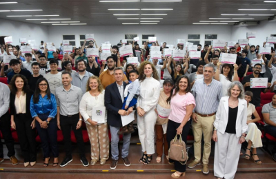 Zdero participó en la entrega de certificados de Soy Chaco