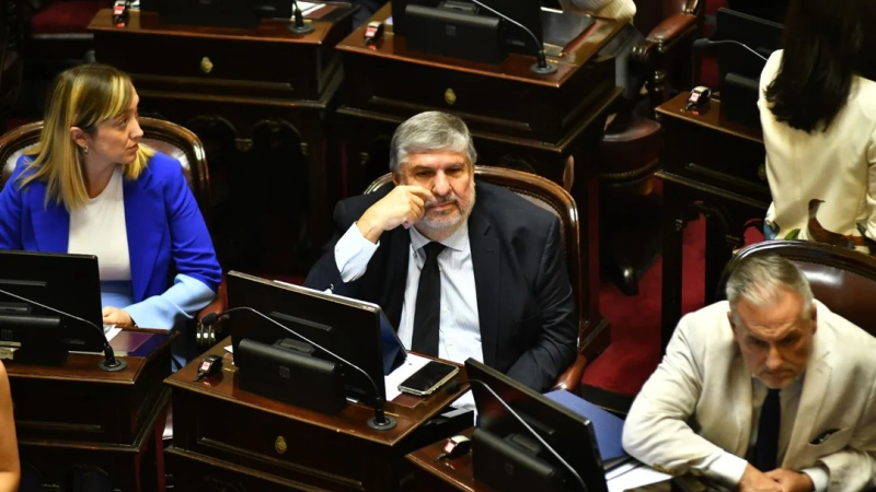 Mayans cruzó a Bullrich: la calificó de "inoperante" como ministra y como jefa de bloque