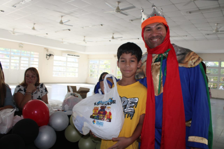 Entrega de juguetes por Reyes Magos9.jpg