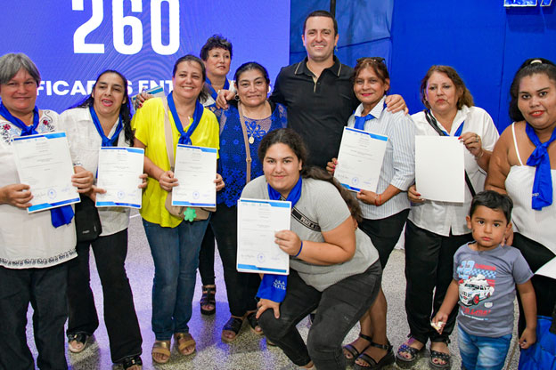 Solís-encabezó-la-entrega-de-certificaciones-en-oficios-(6)-(1).jpg