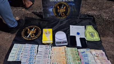Secuestran casi un kilo de cocaína y detienen a dos hombres