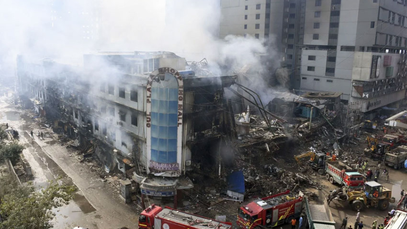 Mueren 21 personas por un incendio en un centro comercial