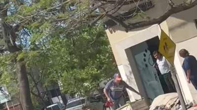 Un vecino descargó basura en el Concejo Municipal