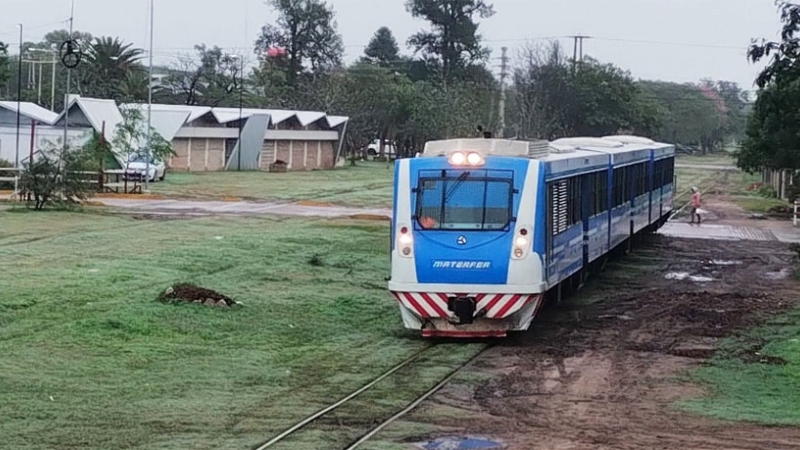 El tren de pasajeros mantiene su servicio y refuerza su rol social en el interior chaqueño