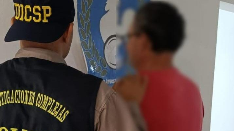 Quedó detenido el vecino que arrojó basura en la puerta del Concejo Municipal
