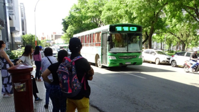 Colectiveros se reunieron para definir si hacen paro
