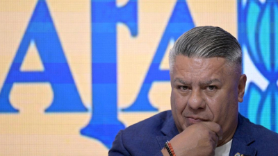 La justicia autorizó a "Chiqui" Tapia a viajar a Colombia y Brasil y deberá pagar cinco millones de pesos