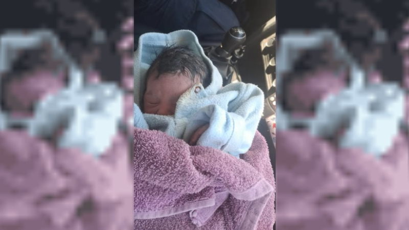 Un recién nacido fue encontrado en una bolsa, en la vereda