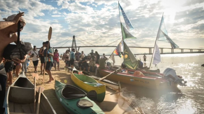 Una nueva travesía en defensa del río Paraná partió desde la costa chaqueña