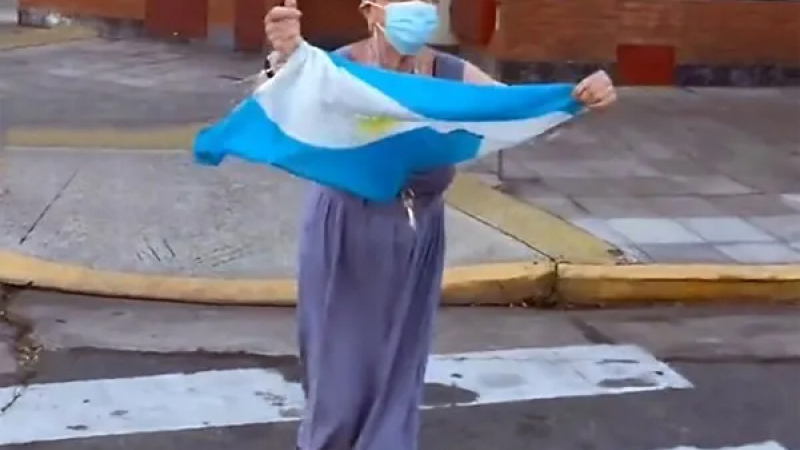 Murió "Abuela lalala", la jubilada que se hizo viral en el Mundial 2022