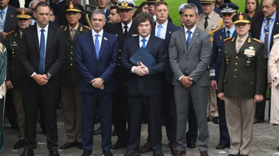 "Estamos para conmemorar el desembarco de allá por el ochenta y pico"
