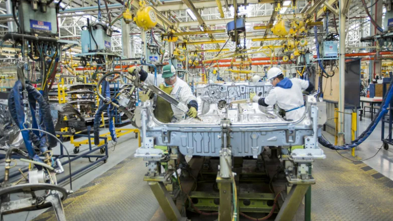 La industria bajó un 8,7% interanual en febrero