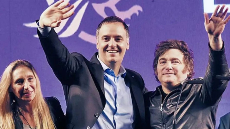 Adorni se enfrenta al interrogatorio de Diputados con fuerte apoyo de Milei