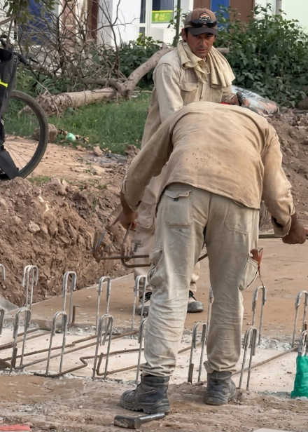 Avanza la pavimentación y el sistema de desagües pluviales en la avenida Degen de Ingeniero Juárez (2).jpeg