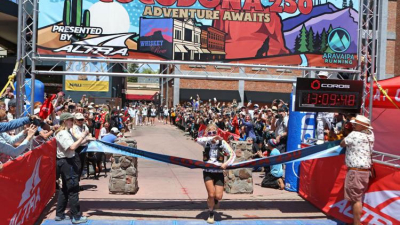 Una mujer ganó la ultramaratón Cocodona 250 en 56 horas durmiendo solamente 19 minutos