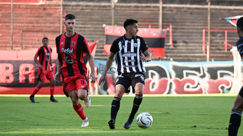 For Ever resistió en Buenos Aires y rescató un empate sin goles ante Defensores