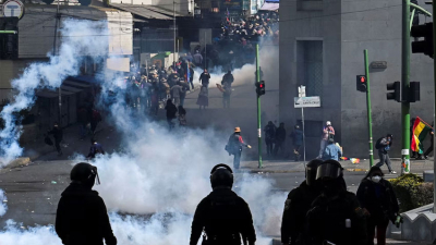 Vuelven los choques con manifestantes en accesos a La Paz