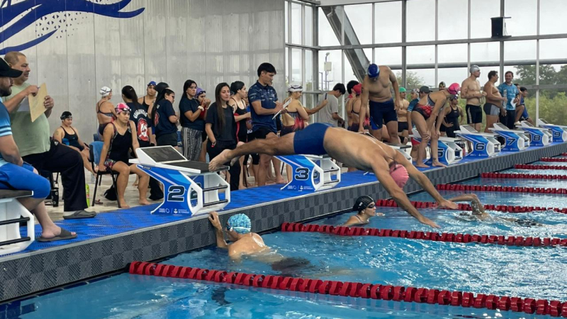 Gran convocatoria en el primer encuentro de Postas Formoseñas en la piscina olímpica